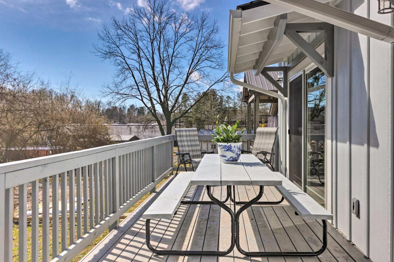 Downtown Brevard Retreat With Fire Pit And Deck! Exterior foto