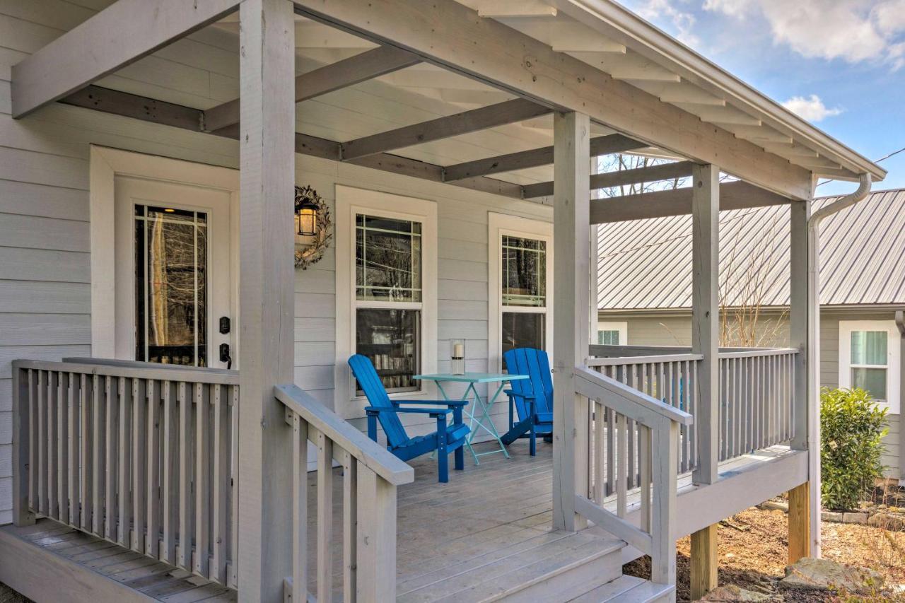 Downtown Brevard Retreat With Fire Pit And Deck! Exterior foto